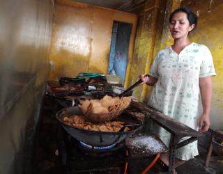 Dampak Kenaikan Harga Minyak Goreng Perajin Tempe Mulai Menjerit