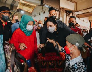 Tas Karya Penyandang Disabilitas Surabaya Goda Puan Maharani