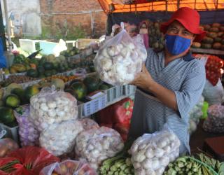 Cuaca Buruk Hambat Kelancaran Pasokan Sayur ke Luar Jawa