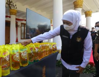 Minyak Goreng Langka, Pemprov Jatim Terus Guyur Minyak Goreng