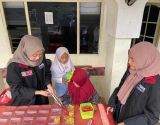 Mahasiswa UMM Pengabdian Masyarakat Terapkan Kewirausahaan Usia Dini