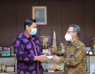 Guna Mencapai Zero Emission PLN UID Jatim Berkolaborasi Pemerintah Kota Kediri Lakukan Hal Ini...
