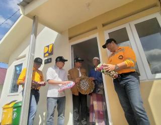 United Tractors dan Bupati Lumajang Serahkan Bantuan 100 Unit  Hutara  Pada Korban Erupsi Gunung Semeru