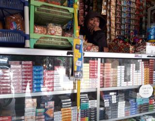 Peretail Kelimpungan Imbas Kenaikan Cukai Hasil Tembakau dan BBM