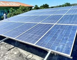 Gubernur Jatim Resmikan PLTS Atap 7.500 W di Ponpes Tarbiyatut Tholabah Lamongan