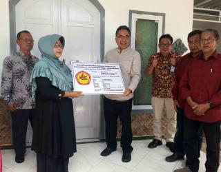 PLN NP Bedah Rumah Sejahterakan Pensiunan