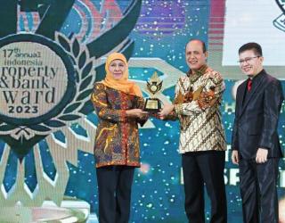 Komitmen Dukung Pertumbuhan Sektor Properti di Jatim, Gubernur Khofifah Raih Penghargaan The Most and Smart Inspiring Woman Leader