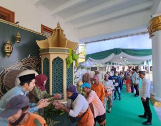 Begini Suasana Lebaran Di Kediaman Gubernur Khofifah