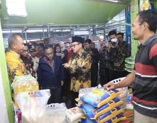 Wali Kota Sutiaji Pastikan Stok Bahan Pokok Aman Selama Lebaran