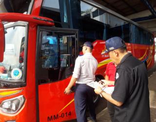 Dishub Jatim Inspeksi Bus Angkutan Lebaran