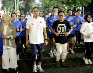 Menparekraf Sandiaga Lari Malam Lintasi Rute Heritage Malang