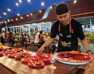 Jadi Sentra Kuliner Bagi Pecinta Seafood di Banyuwangi, Omset Pedagang Kampung Mandar Naik Dua Kali Lipat Selama Ramadhan