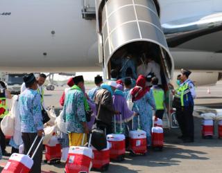 Alhamdulilah 445 Jemaah Haji Kloter Pertama Mulai di Berangkatkan Dari Bandara Juanda