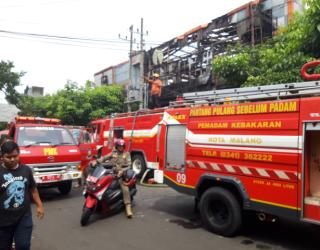 Malang Plaza Ludes Terbakar