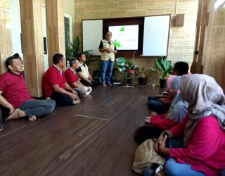 Pegiat Lingkungan Ini Beri Edukasi Tata Cara Pengelolaan Sampah Dengan Baik dan Benar. Simak Penjelasannya…