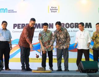 PLN dan Wagub Jatim Resmikan Community Development Program Beasiswa KSE di Surabaya