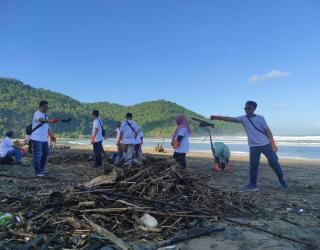 Serentak di 8 Lokasi Jawa Timur, PLN Bersihkan Lebih dari 1 Ton Sampah