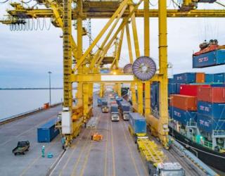 Selama 51 Bulan Terakhir  Perdagangan Indonesia Masih Surplus