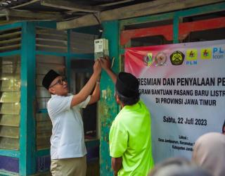 PLN Beri Bantuan 988 Rumah Pasang Baru Listrik Secara Gratis