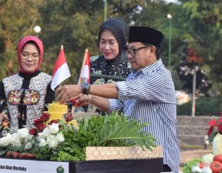 Tingkatkan Usia Harapan Hidup, Wali Kota Sutiaji Percantik Alun-Alun Merdeka