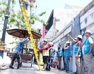 Jaga Estetika Kota, PLN Rapikan Kabel Fiber Optik di Madiun
