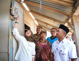 Peringati Hari Listrik Nasional, PLN Nyalakan 19.500 Sambungan Listrik Warga Tidak Mampu