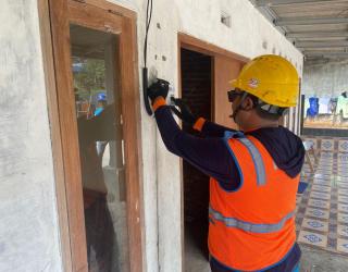 PLN Nyalakan Bantuan Pasang Baru Listrik 453 Warga Tidak Mampu di Malang