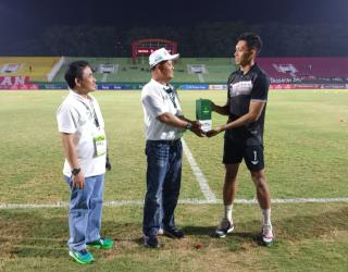 PT Pegadian Beri Penghargaan Khusus Pada Dua Pemain Deltras FC di Liga 2 Indonesia