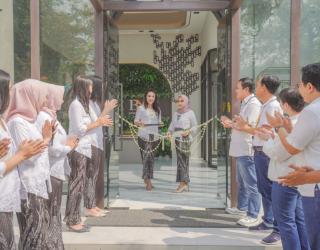 PT Bank Neo Commerce Tbk Resmikan Smart Branch di Surabaya, Berikan Nasabah Layanan Prima
