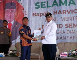 Wamentan Harap Peternak di Pasuruan Libatkan KUD untuk Tingkatkan Populasi Sapi Perah