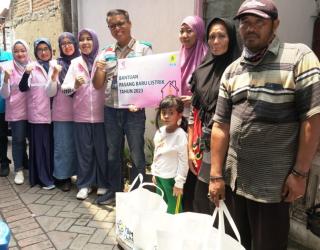 Peringati Hari Ibu, Srikandi PLN Hadirkan Senyum dengan Berikan Bantuan Listrik Gratis