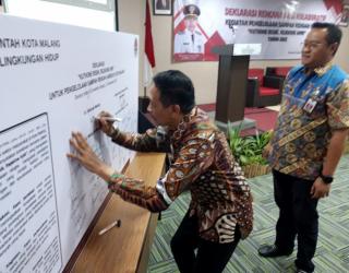 DLH Kota Malang Bersama Elemen Masyarakat Deklarasi Aksi Kelola Sampah Rendah Karbon