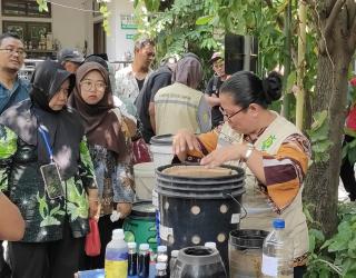 Begini Cara Warga Lamongan Belajar Kelola Sampah di Kampung Edukasi Sampah