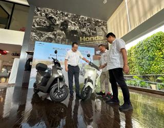 Motor Listrik Honda EM1 e: Siap Mengaspal di Jatim. Ini Spesifikasi & Harganya!