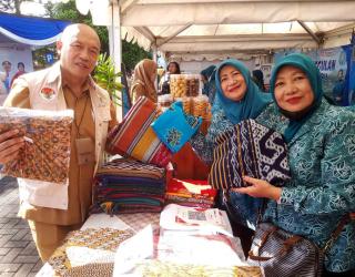 Kamis Mbois Tumbuhkan UMKM Batik