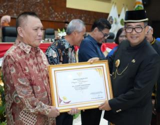 Djoko Sungkono Raih Penghargaan Tokoh Pendidikan