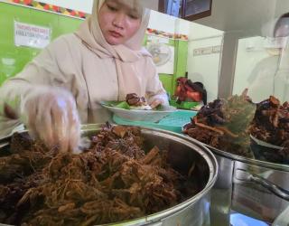 Kuliner Akhir Pekan, 10 Rekomendasi Nasi Krawu Khas Gresik yang Enak