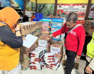 Aksi Tanggap Bencana, PLN Salurkan Bantuan untuk Korban Terdampak Gempa di Bawean