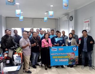 BRI Jemursari Salurkan Bingkisan Bagi Para Mustahik