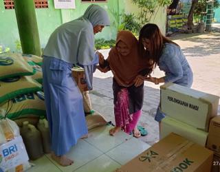 Sambut Lebaran 2024, BRI RO Surabaya Salurkan  200 Tabungan Simpel  dan 1.500 Paket Sembako