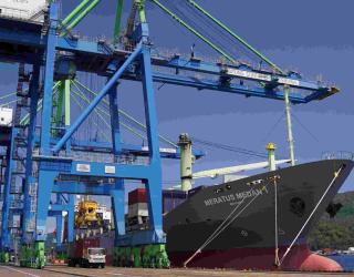 Pelindo Lanjutkan Transformasi 32 Terminal Petikemas, Proyeksi Rampung 2025.