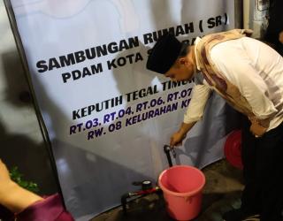 Warga Keputih Surabaya Nikmati Layanan PDAM setelah Menunggu 25 Tahun