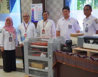 Genjot Daya Saing, UMKM Jatim Dapat Bantuan Alat Packaging dari Bank Jatim
