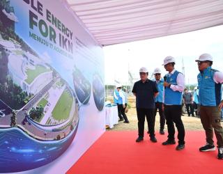 Tinjau PLTS PLN, Menteri BUMN Pastikan Peringatan HUT RI di IKN Gunakan Listrik Hijau