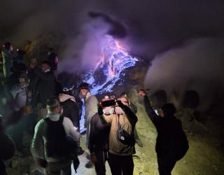 Status Gunung Ijen Menurun, Pendakian Wisata Kawah Belum Dibuka