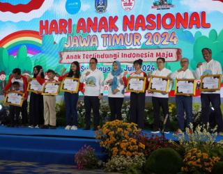 Hari Anak Nasional, Bank Jatim Terima Penghargaan sebagai Dunia Usaha Peduli Anak