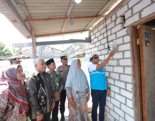 Peringati HUT RI ke 79, PLN Sambung Listrik Gratis 155 Warga Tidak Mampu di Jawa Timur