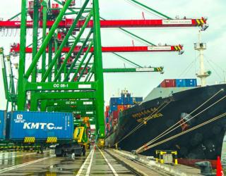 Kinerja Kunjungan Kapal di Terminal Teluk Lamong Naik 8%
