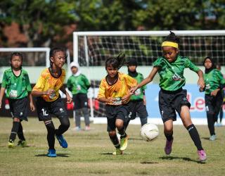 SDN Pacarkeling V-186 & SDN Ketabang 1A Juarai MilkLife Soccer Challenge Surabaya
