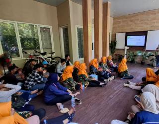 Mahasiswa dan Warga Surabaya Teliti Perubahan Sampah jadi Peluang